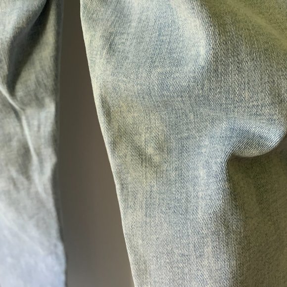 American Eagle Light Wash Artist Crop - Picture 4 of 5